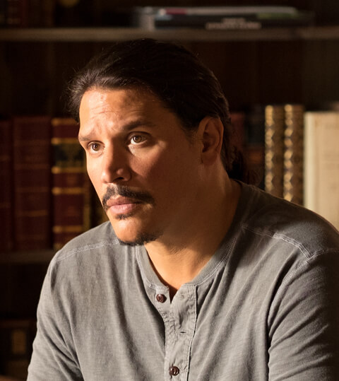 Sergio Peris-Mencheta as Javier