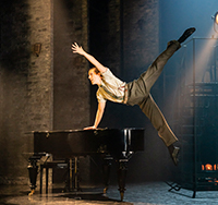 DOMINIC COOPER AS 'JULIAN CRASTER'