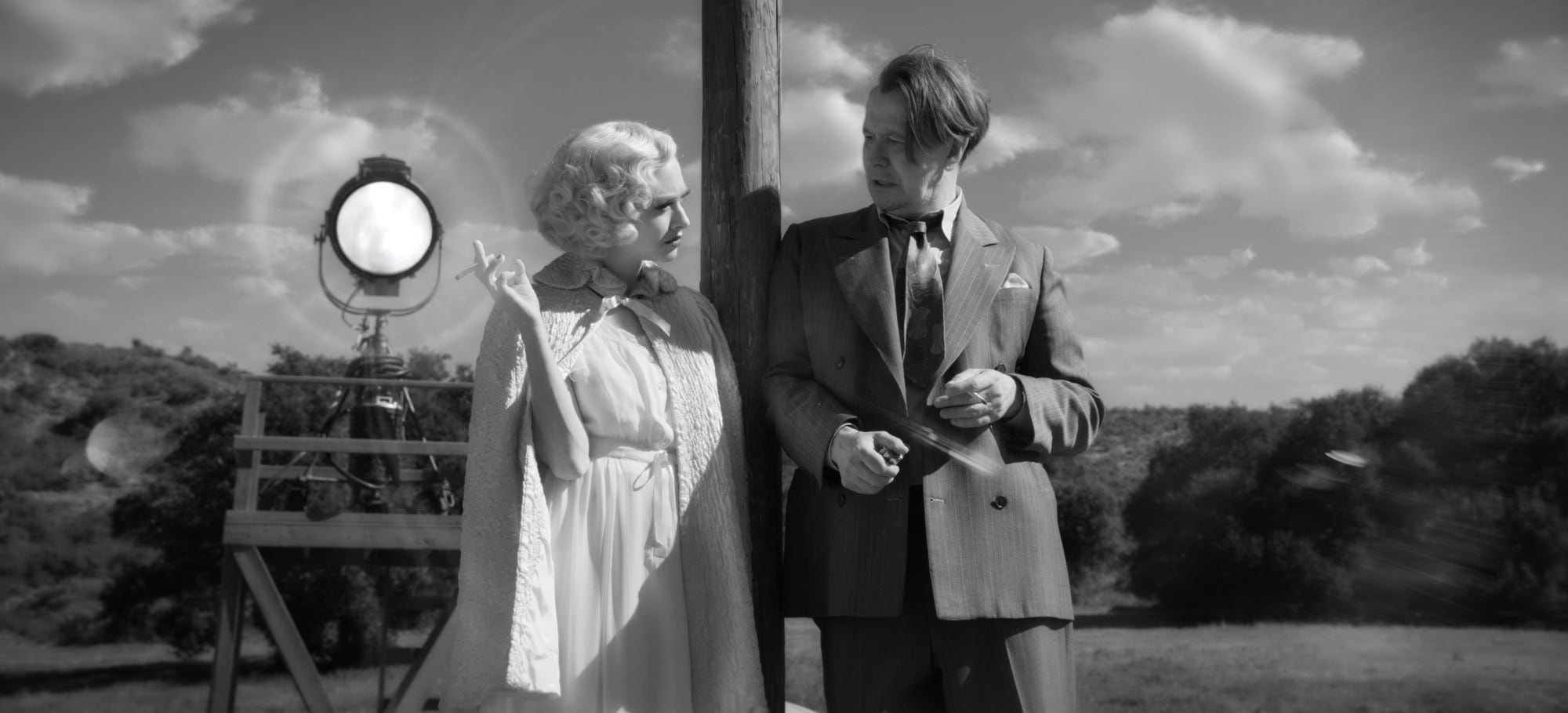 Amanda Seyfried as Marion Davies, with Gary Oldman as Herman “Mank” Mankiewicz
