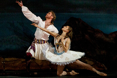 **LE CORSAIRE**


Bolshoi Prima Ballerina, the “mesmerizing” Ekaterina Krysanova and Leading Soloist Igor Tsvirko ignite Medora and Conrad’s passion with undeniable intensity. Le Corsaire remains a breathtaking production reworked by Alexei Ratmansky, who has created enough dancing for nearly the entire troupe, along with luxurious cinematic sets and a shipwreck, bringing the magic of this company to life.